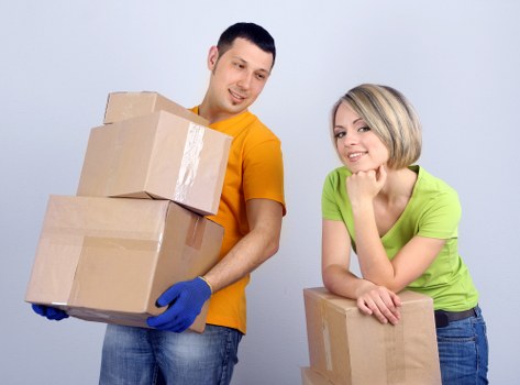 Careful packing and loading support for a student flat move in Holland Park