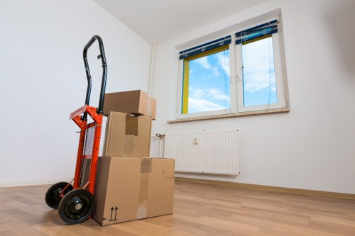 Quoted moving service near a busy Holland Park street
